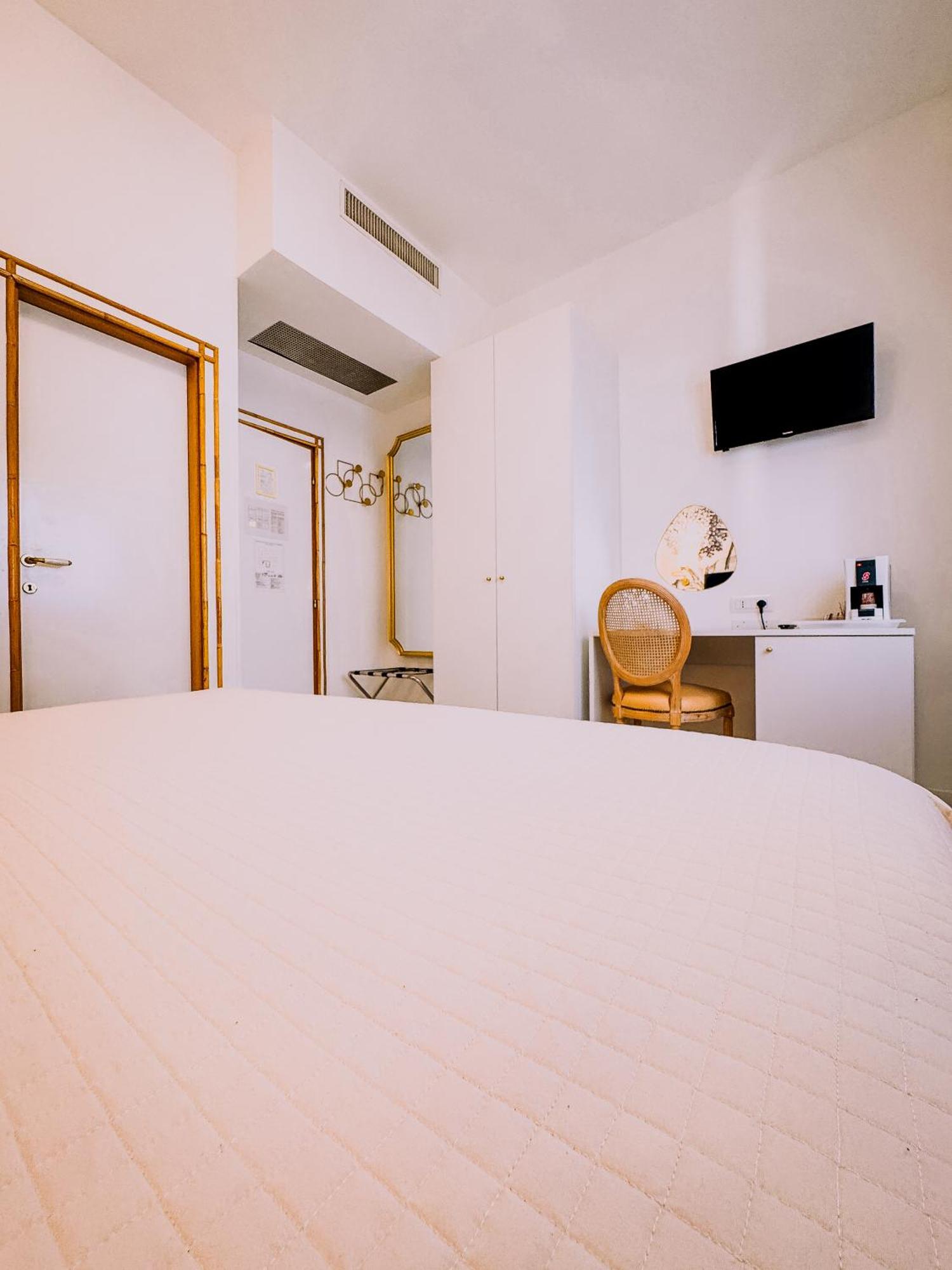 Hotel President - Vintage Hotel In Centro Riccione Luaran gambar