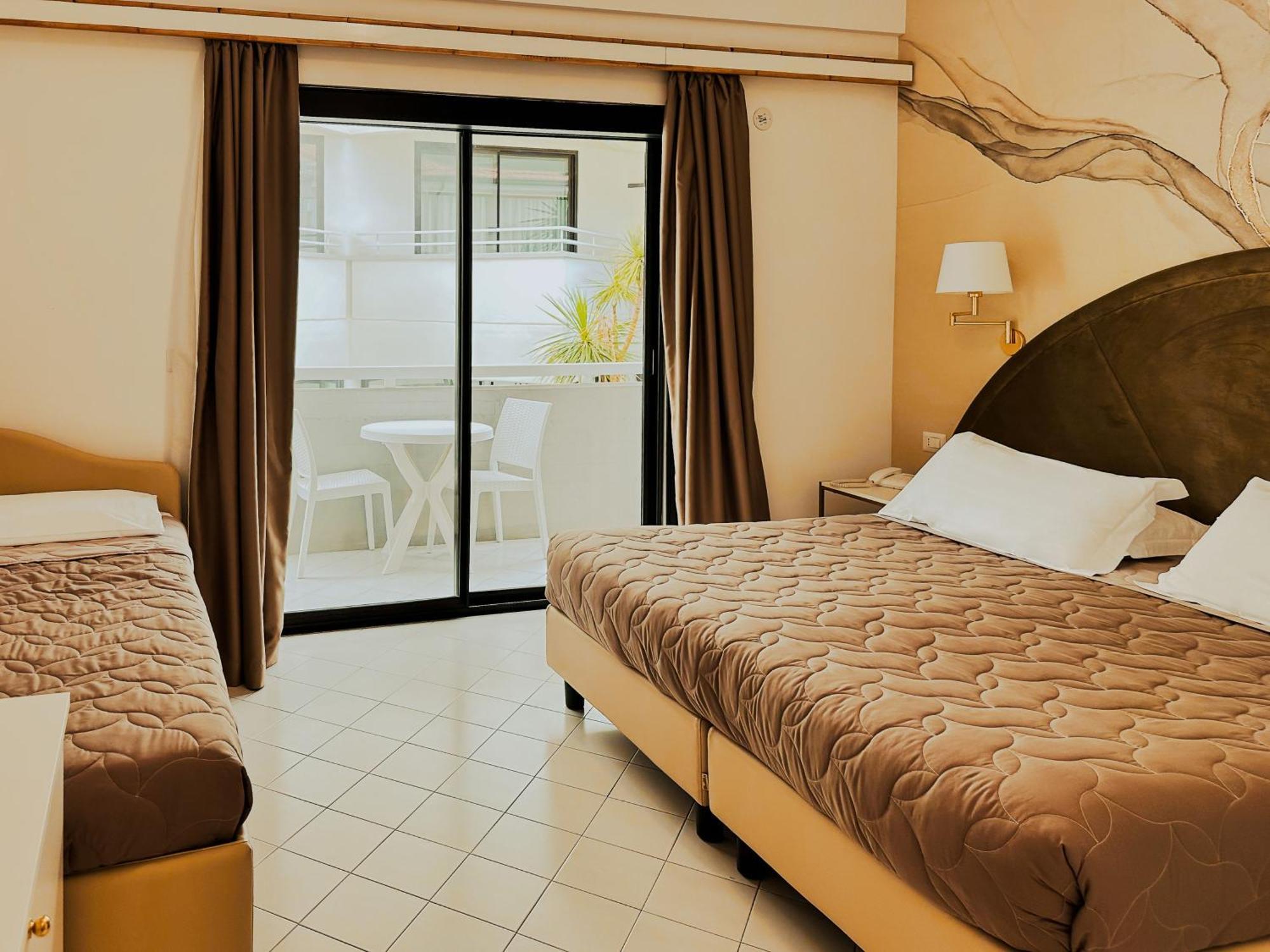 Hotel President - Vintage Hotel In Centro Riccione Luaran gambar