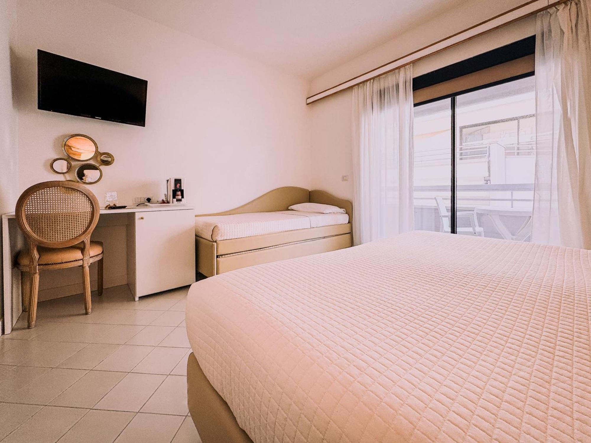 Hotel President - Vintage Hotel In Centro Riccione Luaran gambar